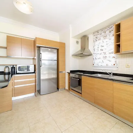 Spacious And Modern In Apartment *