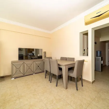Spacious And Modern In Apartment *