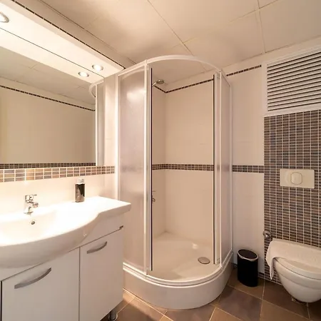 Apartment Spacious And Modern In