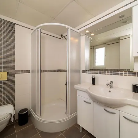 Apartment Spacious And Modern In